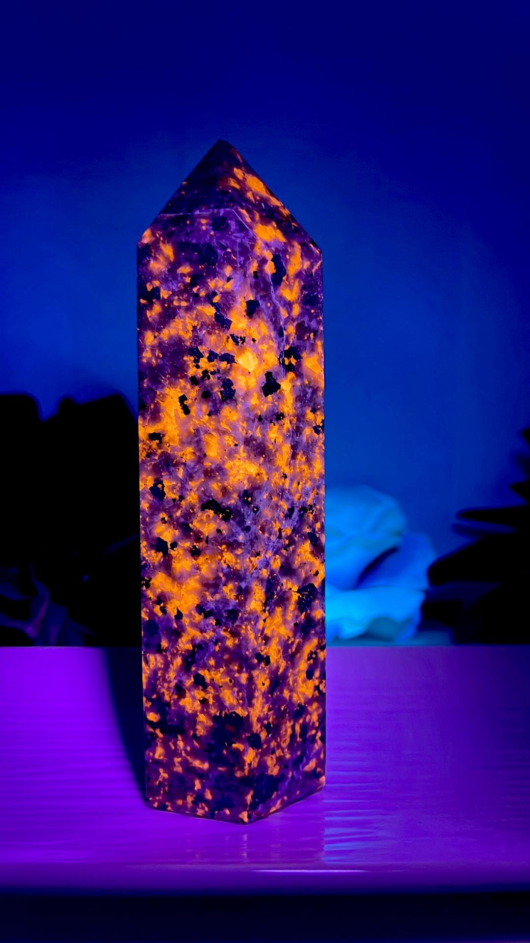 Yooperlite towers. UV reactive glow in the dark crystal. Many available. Glows orange under UV light.  Truth,confidence & Authenticity