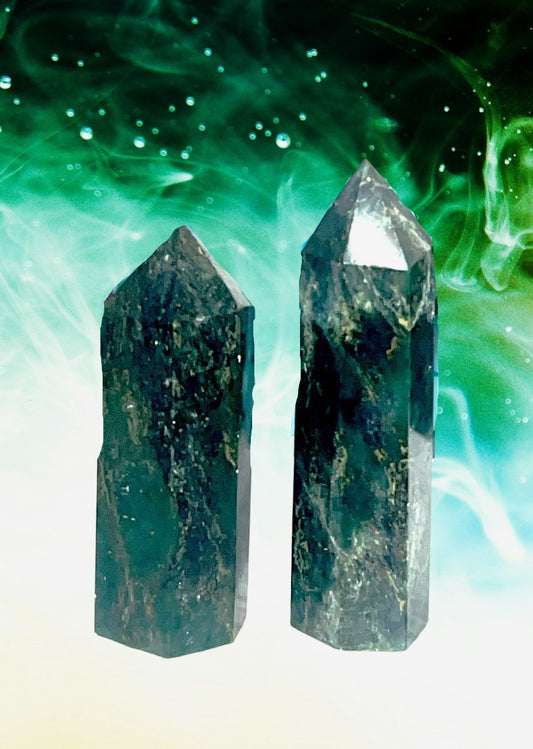 Natural Emerald gemstone crystal point. May Birthstone. Abundance, mental clarity, wisdom, peace, balance, depression, Epilepsy, healing